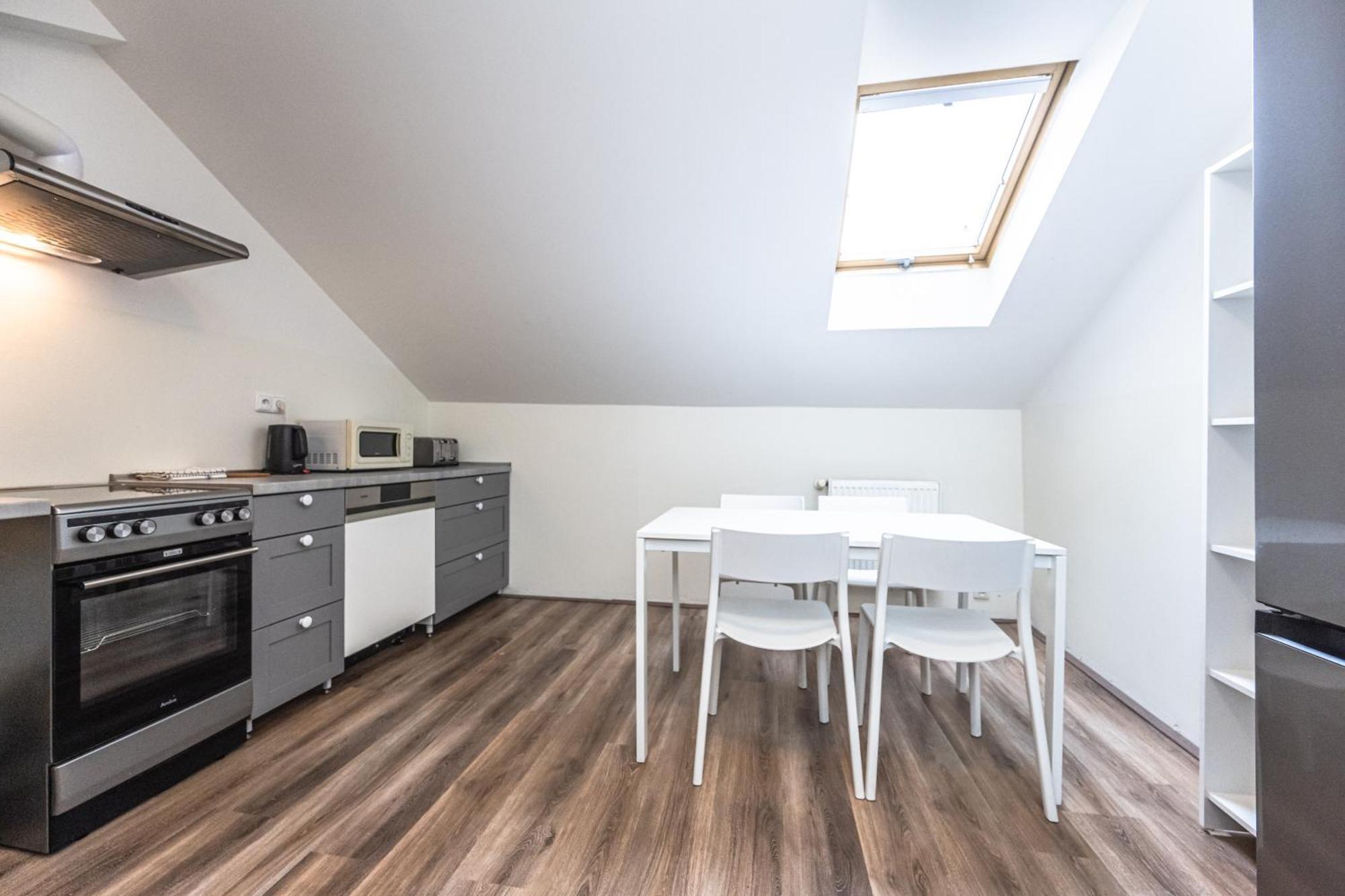 Apartments Kamenicka 23 ปราก ภายนอก รูปภาพ