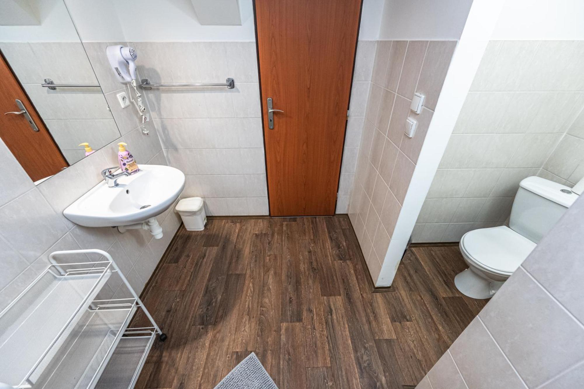 Apartments Kamenicka 23 ปราก ภายนอก รูปภาพ