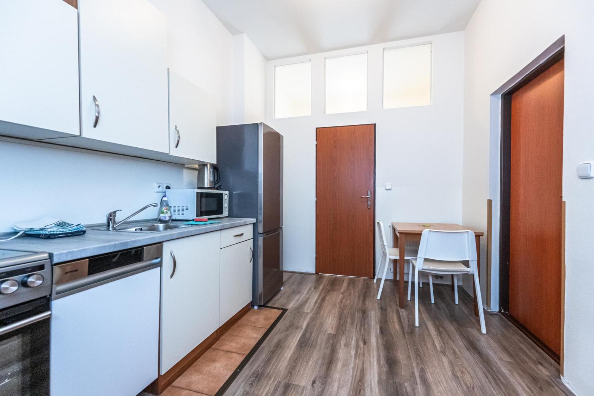 Apartments Kamenicka 23 ปราก ภายนอก รูปภาพ
